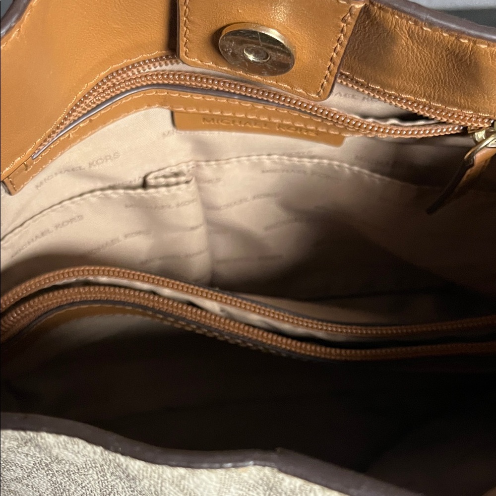 Michael Kors Cream and Tan Shoulder Bag - Picture 9 of 15
